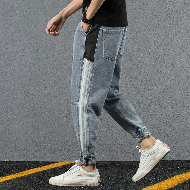 Erkekler için trend bol kesim oversized Corsé Harlan Capri kot pantolon, rahat ve şık bir görünüm için ideal. Konforlu ve modaya uygun.