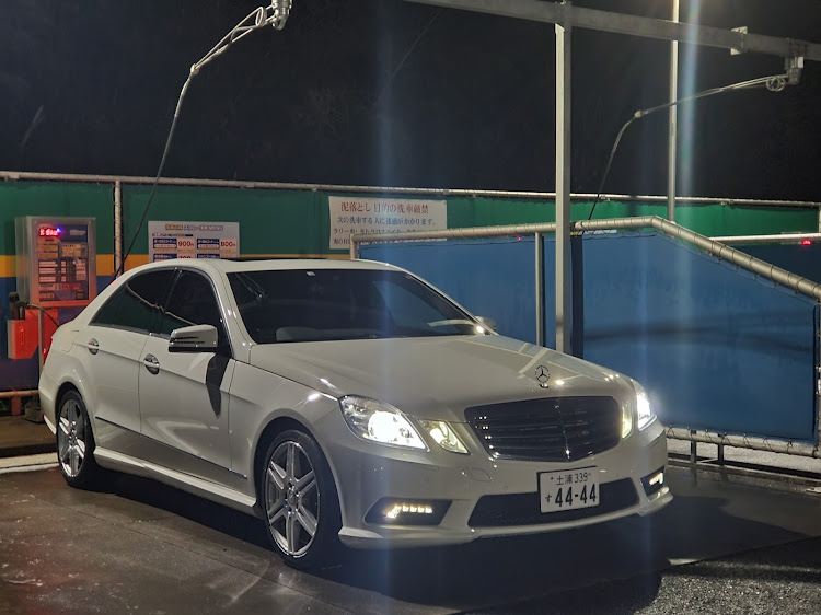 Eクラス セダンの今年1年ありがとうございました・仕事納め・洗車グッズ・来年もよろしくお願いします・今年もあとわずかに関するカスタム事例の投稿画像1枚目