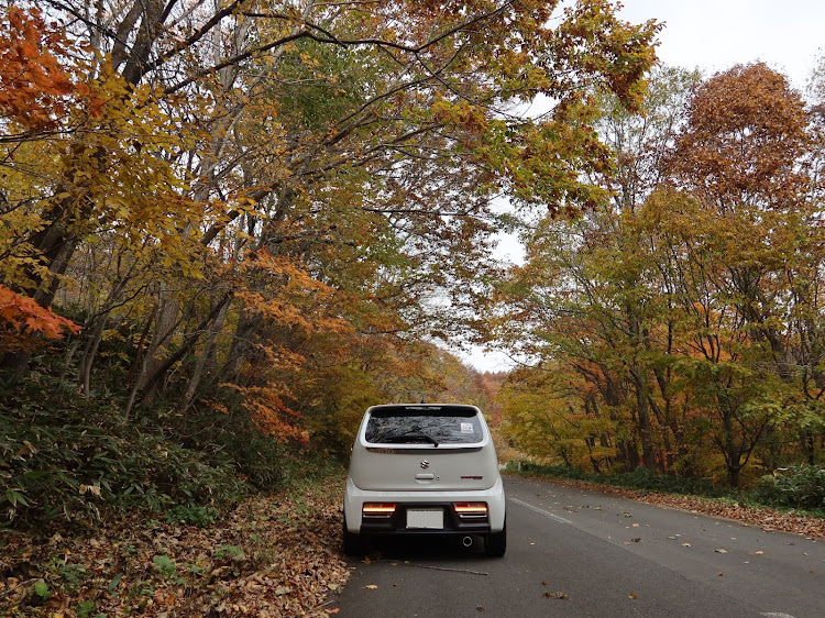 アルトワークスの平日休みの特権・散歩日和・紅葉と愛車・田舎の風景・山道ドライブに関するカスタム事例の投稿画像1枚目