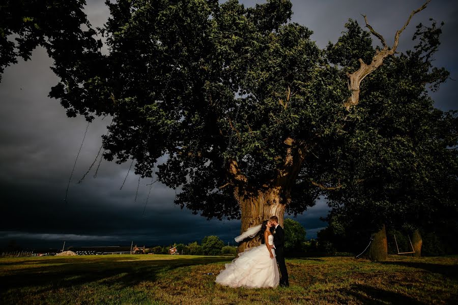 Fotografo di matrimoni Verity Sansom (veritysansompho). Foto del 30 novembre 2016