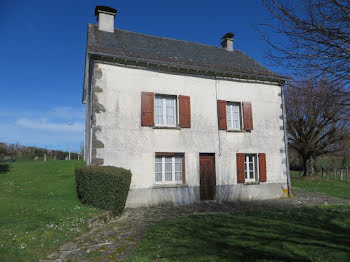 maison à Saint-Martin-Cantalès (15)