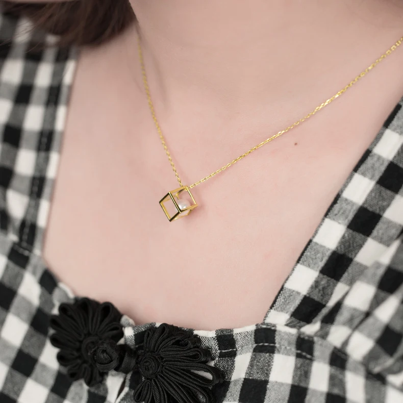 Collier femme cube d'amour en argent sterling 925, pendentif perle, élégant et polyvalent, bijou de luxe léger pour toutes les tenues.