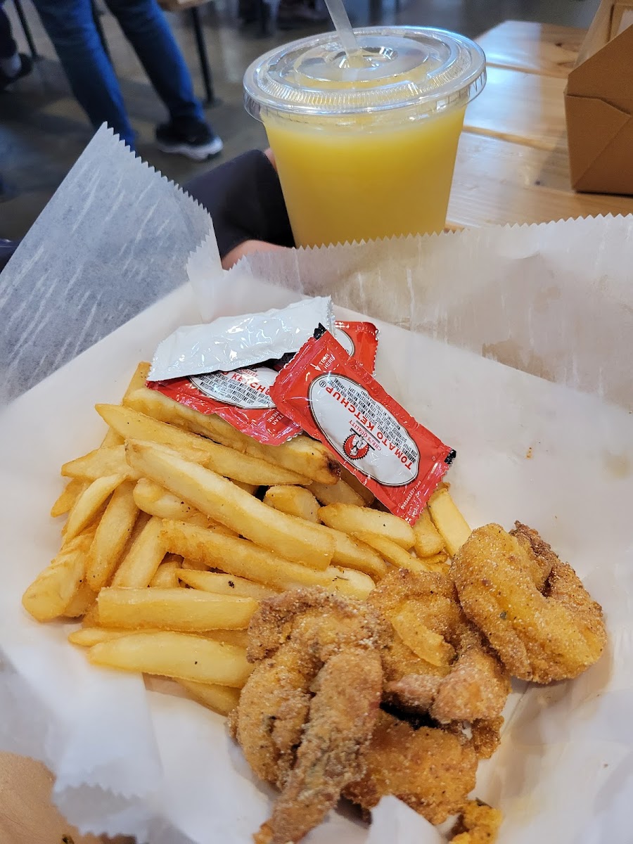 Fried shrimp, french fries, mango smoothie