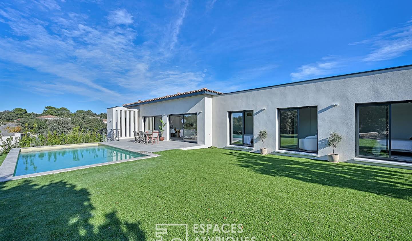 House with pool and terrace Nimes