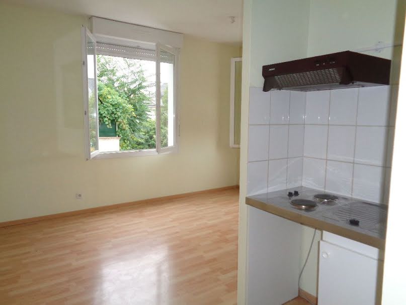 Location  appartement 1 pièce 19 m² à Brive-la-Gaillarde (19100), 350 €