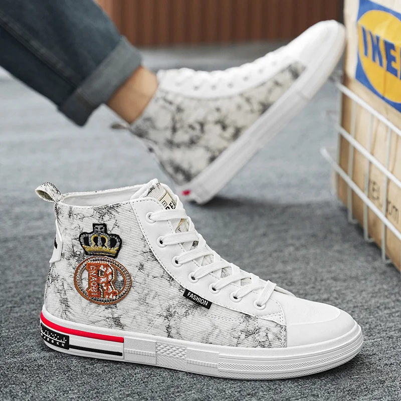 Zomer ademende casual canvas herenschoenen. Lichtgewicht en comfortabel, perfect voor warme dagen en een relaxte, casual uitstraling.