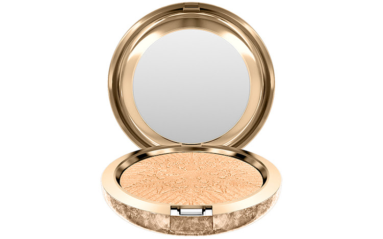 MAC Snowball Face Powder in Pale Gold