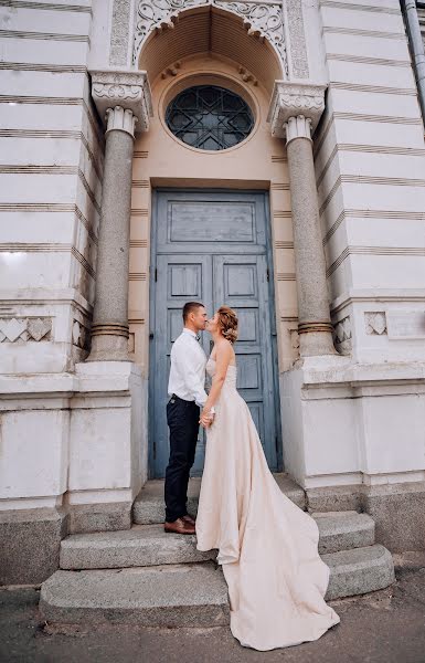 Fotógrafo de casamento Anastasiya Ponomarenko (staseyrozen). Foto de 28 de setembro 2019