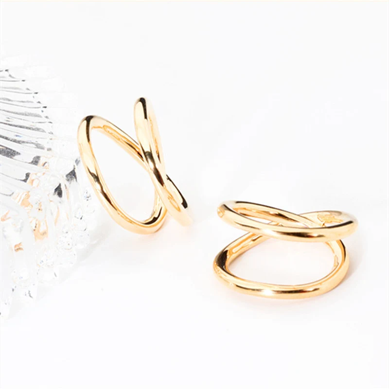 Bague femme géométrique et créative en forme de donut, un bijou élégant et tendance pour un style unique et audacieux. L'accessoire parfait.