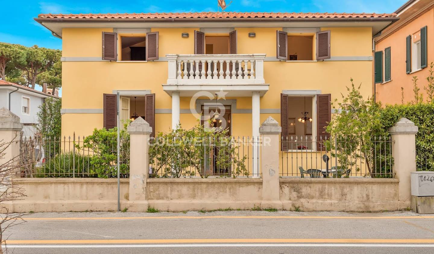 Villa with terrace Pietrasanta