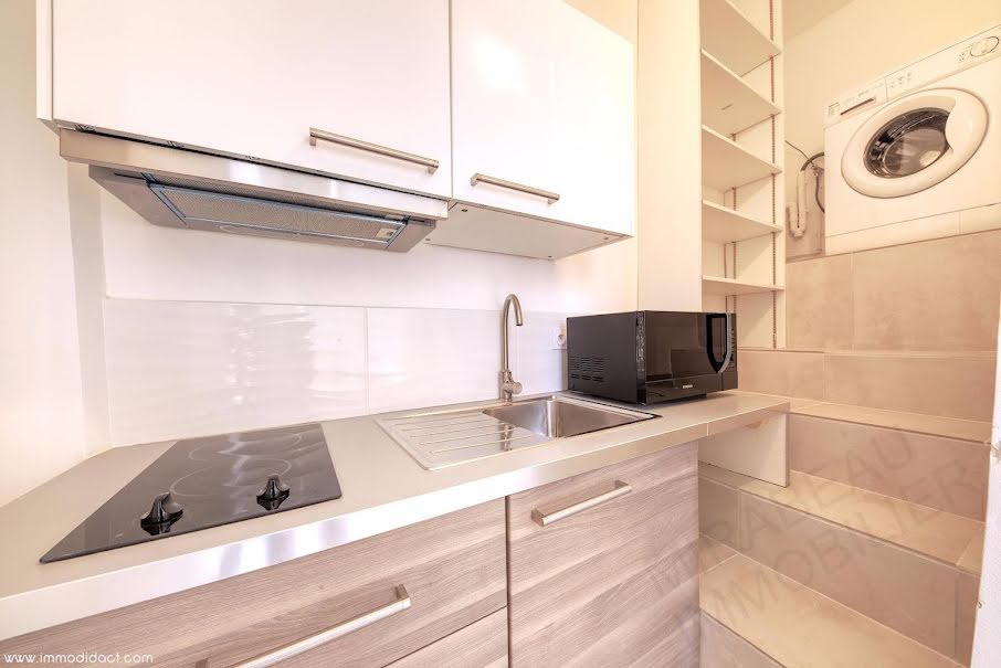 Location meublée appartement 1 pièce 22 m² à Mirabeau (84120), 525 €