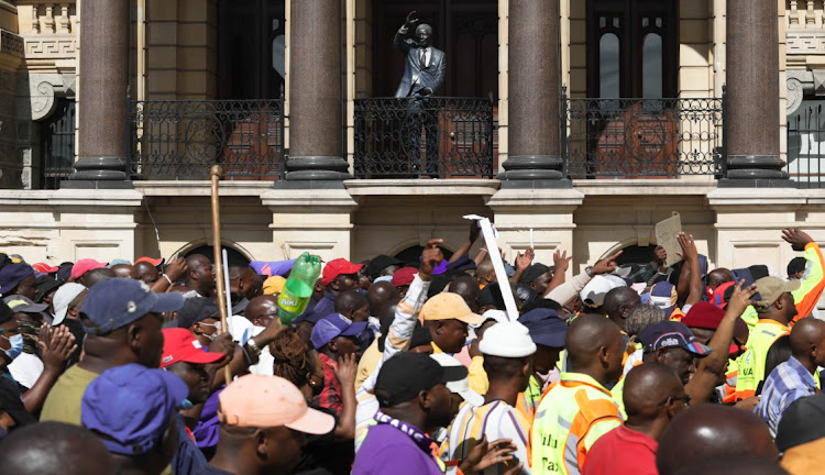 Disgruntled Cata and Codeta taxi drivers marched to the Western Cape Legislature in the Cape Town CBD to hand over a memorandum of their grievances. File photo.