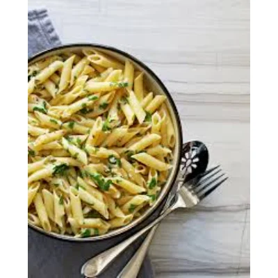 Penne Aglio Oilio With Garlic Bread