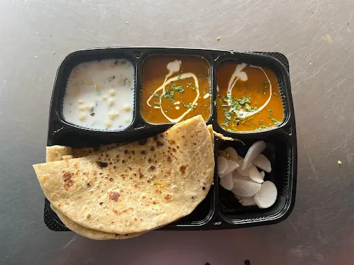 Paneer Pyaaz Paratha Thali