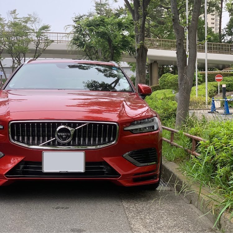 V60のPHEV・HEICO・赤い車・TWSホイール・真正面ショットに関するカスタム事例の投稿画像13枚目