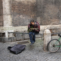 La musica disincantata in una Roma addormentata     di 