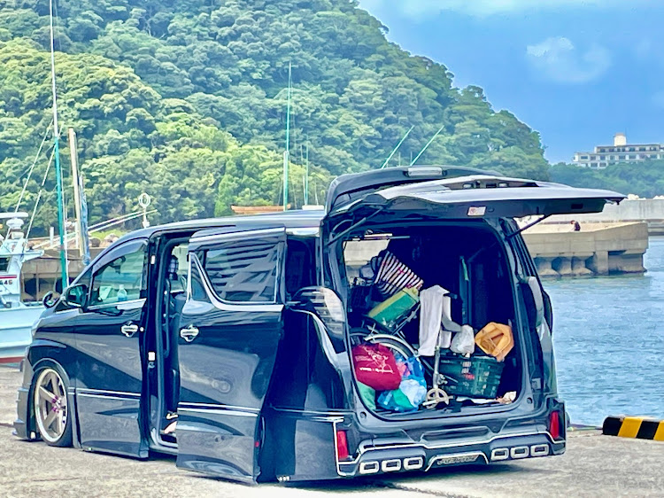 ヴェルファイアの旅行中はアイポンのみに関するカスタム事例の投稿画像2枚目