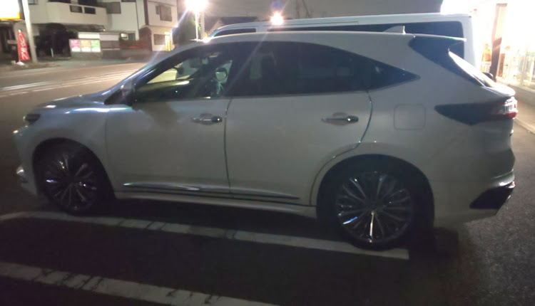 ハリアーの洗車・花粉？黄砂？・車検間近に関するカスタム事例の投稿画像1枚目