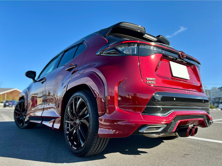 ヤリスクロスの朝焼けと愛車・バックシャンな愛車・ローアングルショット・お題提出に関するカスタム事例の投稿画像2枚目