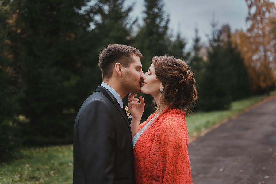 Fotógrafo de casamento Lidiya Beloshapkina (beloshapkina). Foto de 6 de outubro 2014