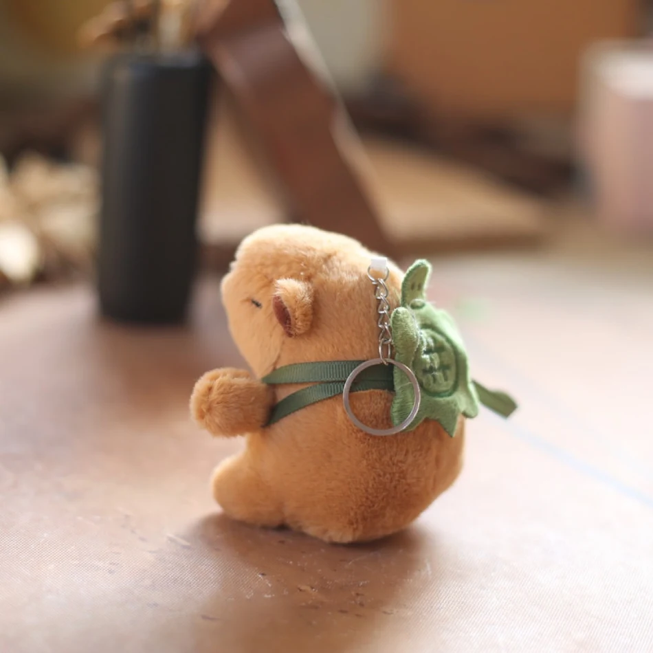 Sevimli Capybara Capybara Kolye Peluş Oyuncak. Yumuşacık, sevimli tasarım ve her yere taşınabilir. Sarılmak ve gülümsemek için mükemmel arkadaş.