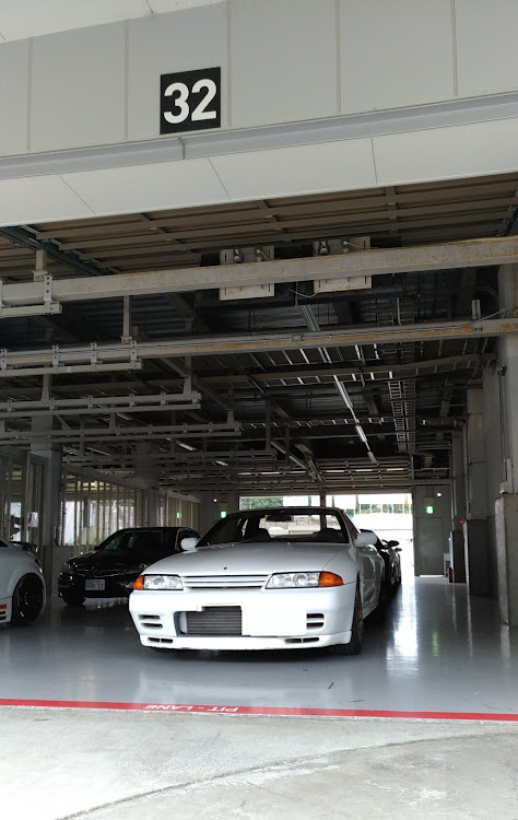 スカイライン GT-Rの鈴鹿サーキット・先導車付き・体験走行・スーパーカーにまぎれる・楽しかったに関するカスタム事例の投稿画像1枚目