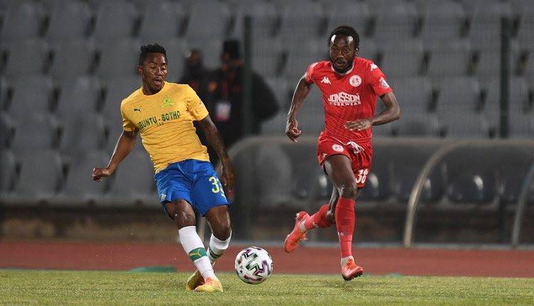 Peter Shalulile of Highlands Park challenges Lebohang Maboe of Mamelodi Sundowns during the Absa Premiership match between Highlands Park and Mamelodi Sundowns at Dobsonville Stadium on August 14, 2020 in Johannesburg, South Africa.