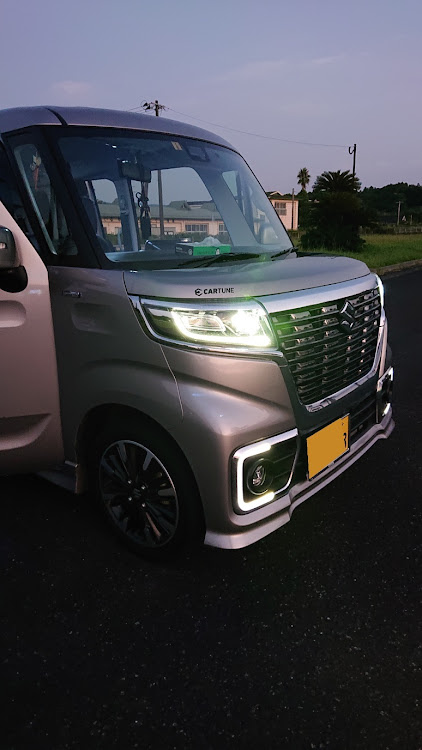 スペーシアカスタムのスチールシルバーメタリック・CarTuneステッカー・ゆっくり休んでねー👍・写真多くてすいません😅に関するカスタム事例の投稿画像1枚目