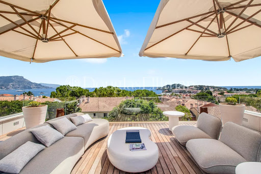 Villa with pool and terrace 4