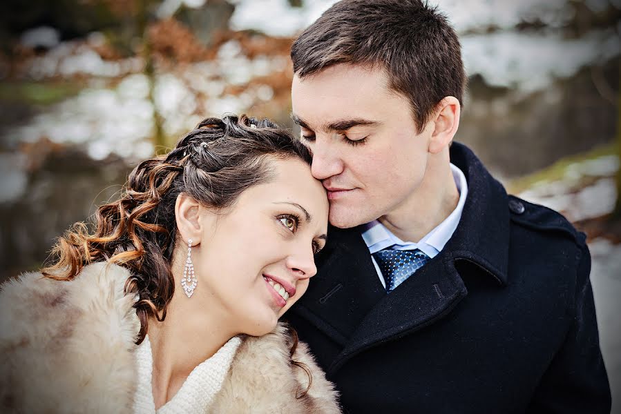 Fotógrafo de casamento Larisa Dovgalyuk (lora-foto). Foto de 2 de março 2014