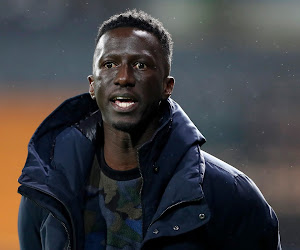 Mbaye Leye tevreden na derbyzege in Beker, coach reageert ook op hilarische wijze op supporters: "In de regen met mijn spelers"