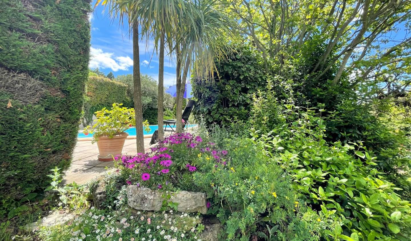 Propriété avec piscine Uzès