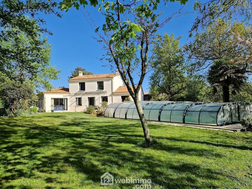 Vente maison 5 pièces 170 m² à La Roche-sur-Yon (85000), 474 300 €