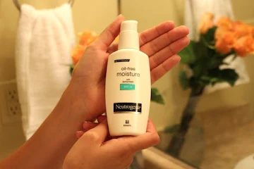 budget-friendly-skin-care-essentials_neutrogena_oil_free_moisturiser