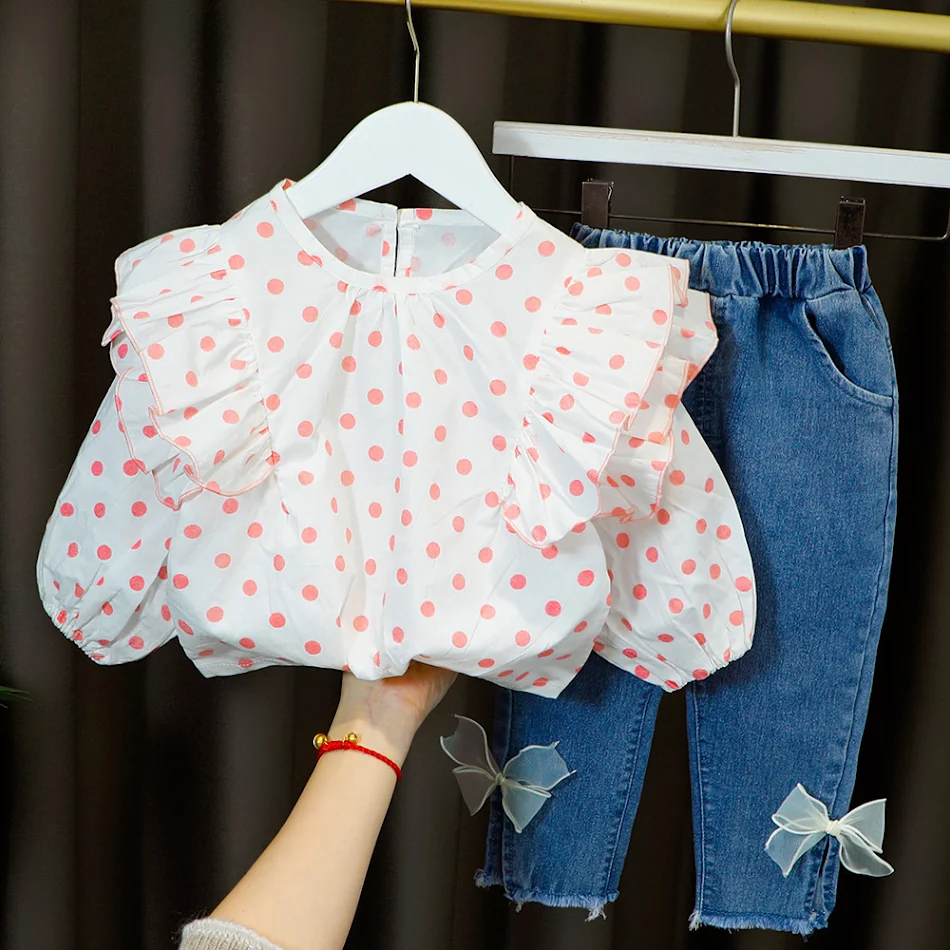 Terno de bebê menina manga longa roupa infantil confortável e elegante. Conjunto perfeito para meninas, macio, durável e moderno.