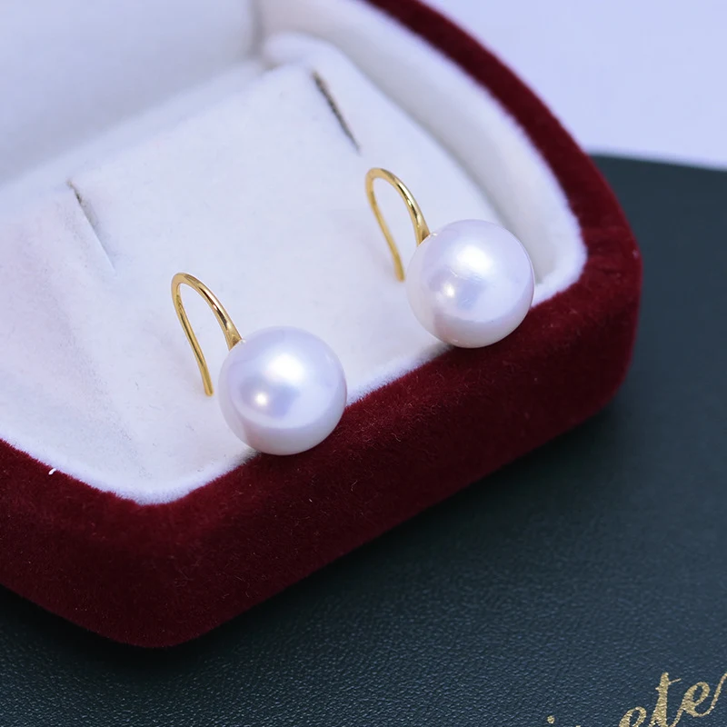 Boucles d'oreilles perles microfines, fortes et légères, cercle parfait, sans défaut, pour un éclat lumineux.