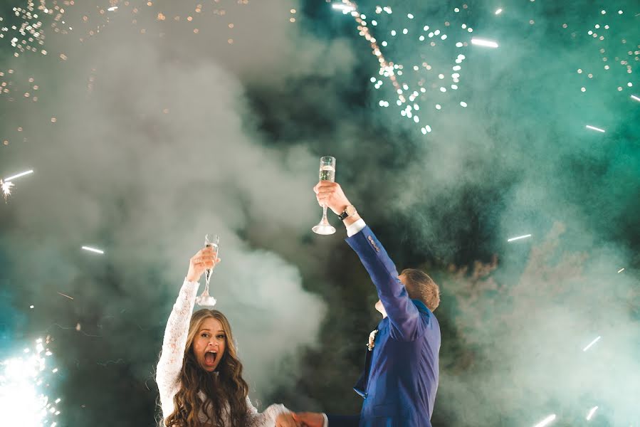 Fotógrafo de bodas Dasha Tebenikhina (tebenik). Foto del 26 de noviembre 2015