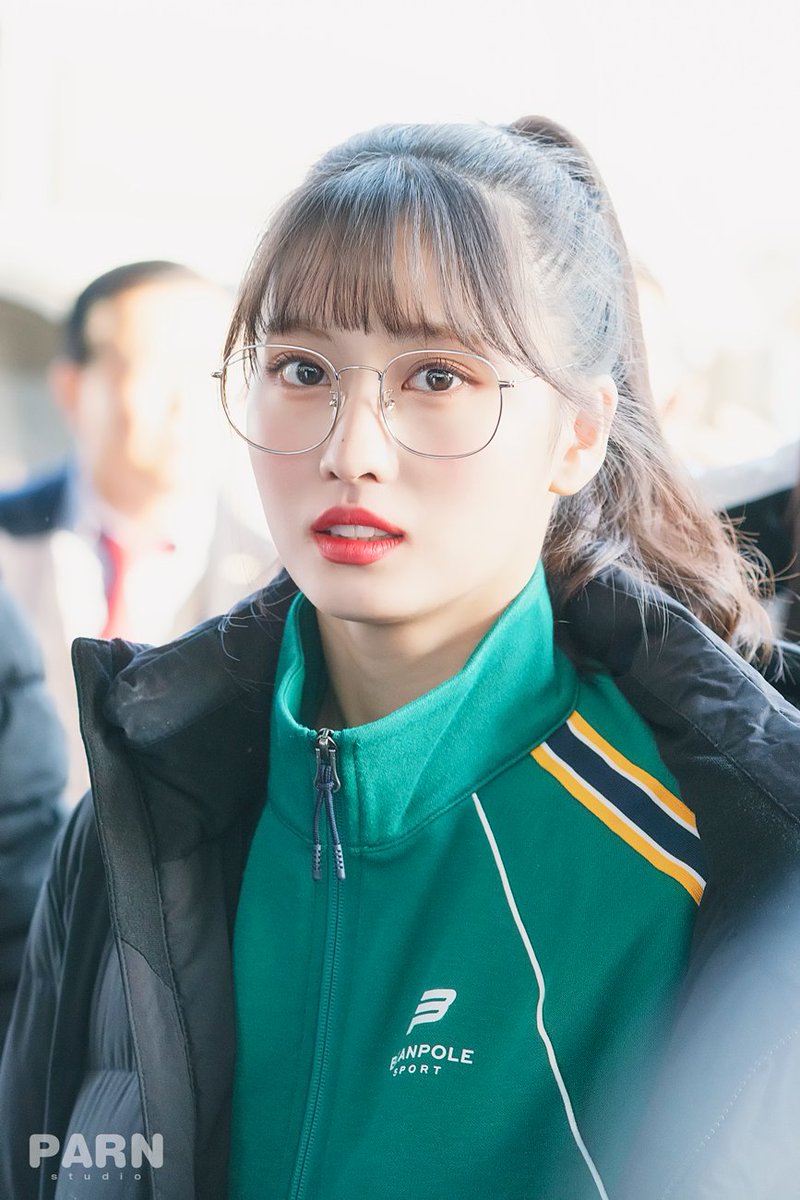 Here Are 9 Times TWICE's Momo Looked So Good In Glasses, We Wish We ...