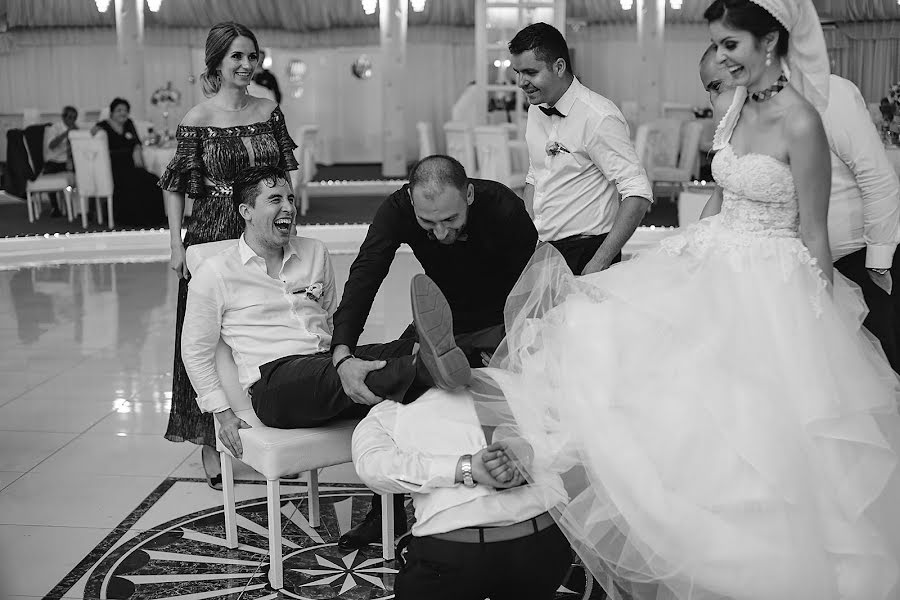婚礼摄影师Sergiu Nedelea（photolight）。2019 4月3日的照片