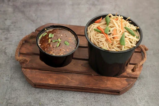 Veg Manchow soup + Veg Hakka Noodles (650ml) Bowl Combo