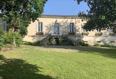 Propriété avec piscine et jardin 11