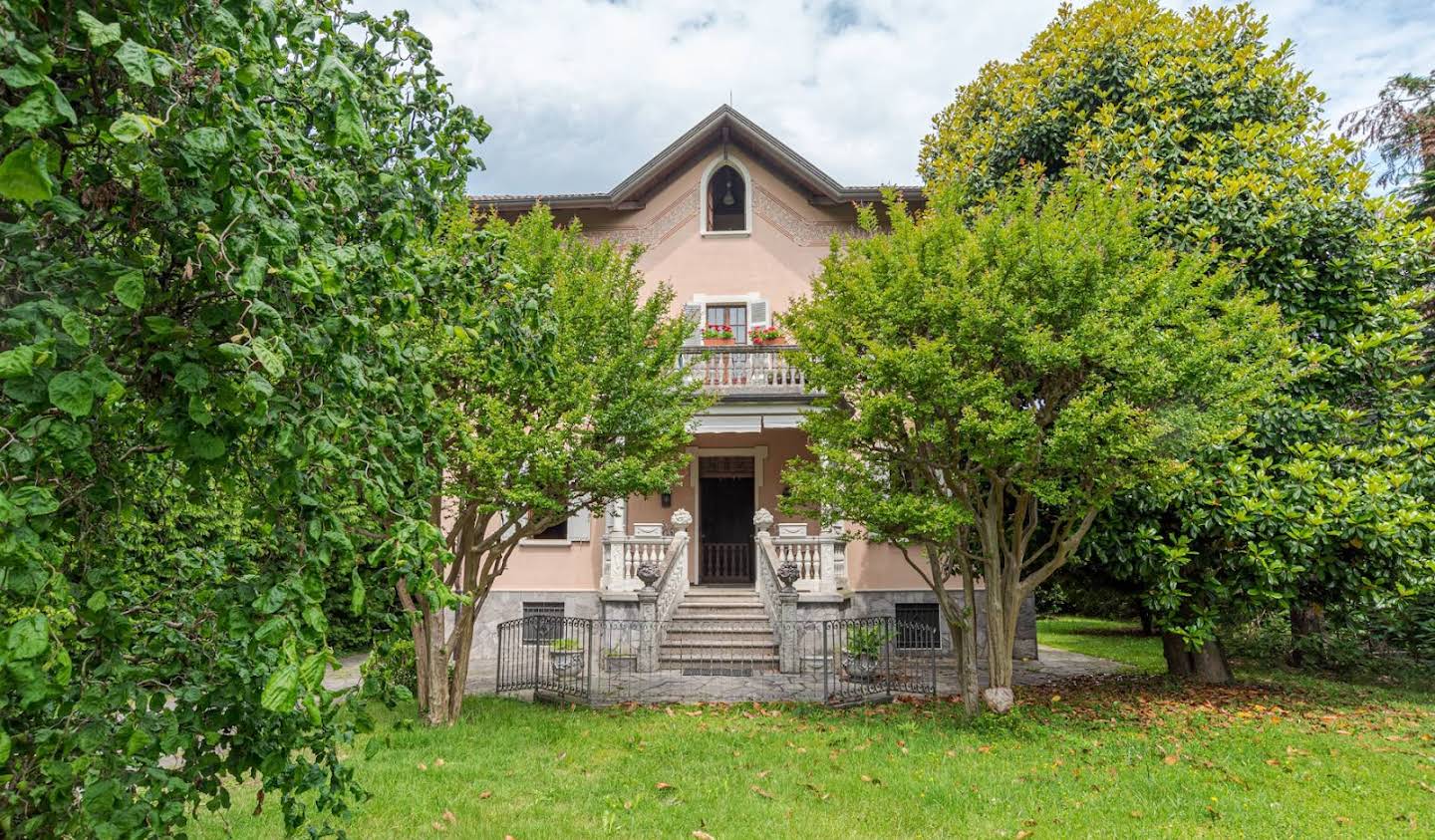 Villa with garden and terrace Invorio