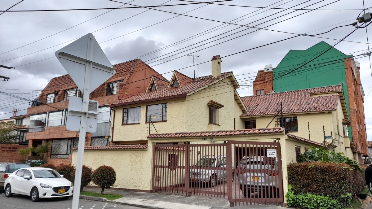 Casa En Arriendo - Batan, Bogota