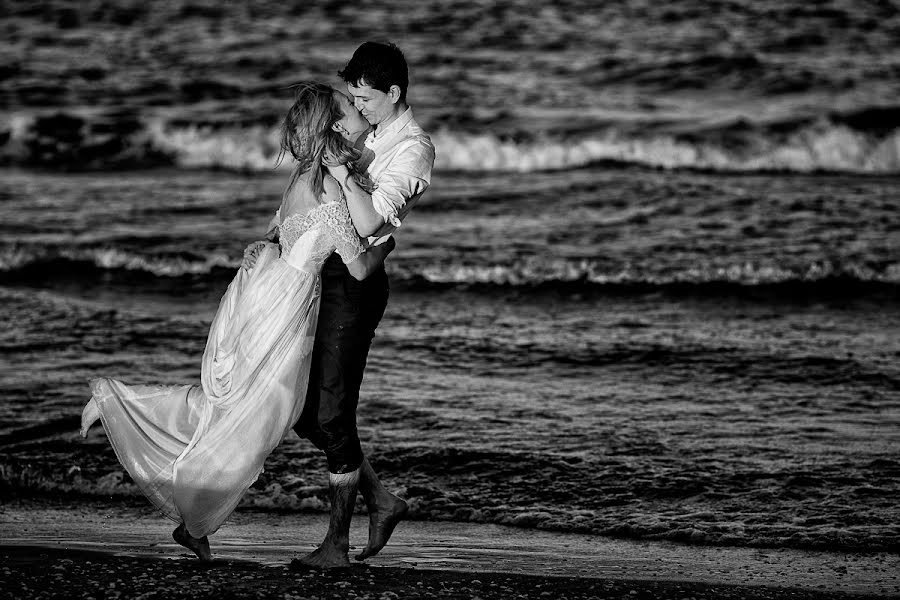 Fotógrafo de casamento Vali Matei (matei). Foto de 24 de abril 2017