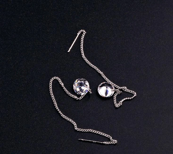Super lange, lichte oorbellen met franjes – perfect om een vleugje beweging en elegantie toe te voegen aan elke outfit, dag en nacht.