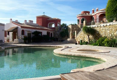 Villa avec piscine et terrasse 5