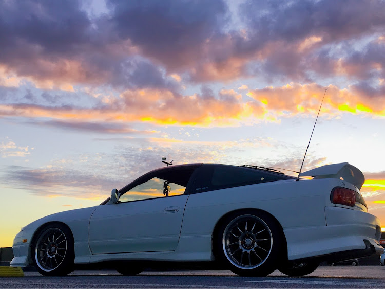 180SXの愛車のある風景・片割れ時・夕陽・立体駐車場・車は正義に関するカスタム事例の投稿画像5枚目