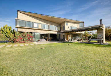 House with garden and terrace 2