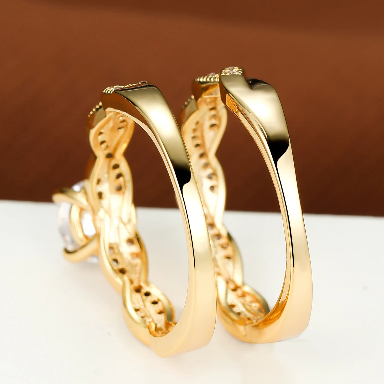 Title 3, Eenvoudige Gouden Ring met Vier Klauwen, Rond K...