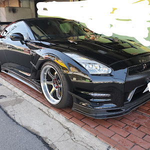 NISSAN GT-R